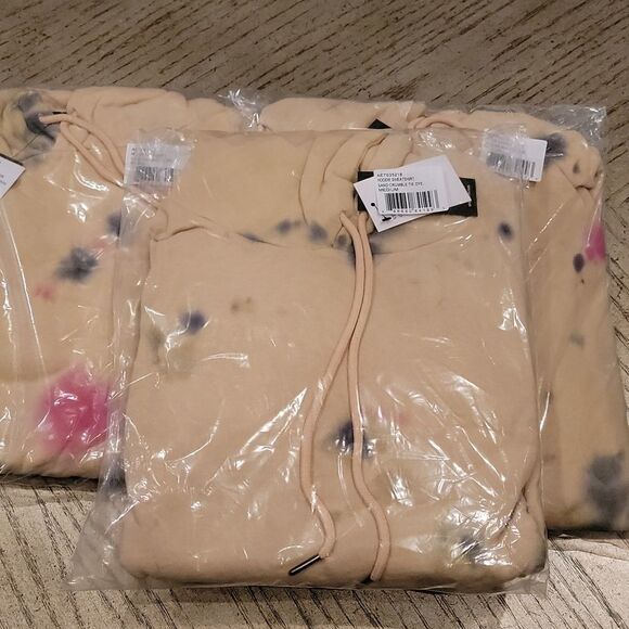  Tie dye sweatshirt NWT sizes S and M 🤍💞 - Picture 3 of 7